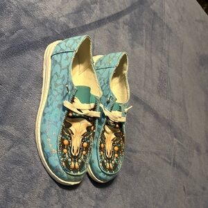 Women’s slip on canvas shoes